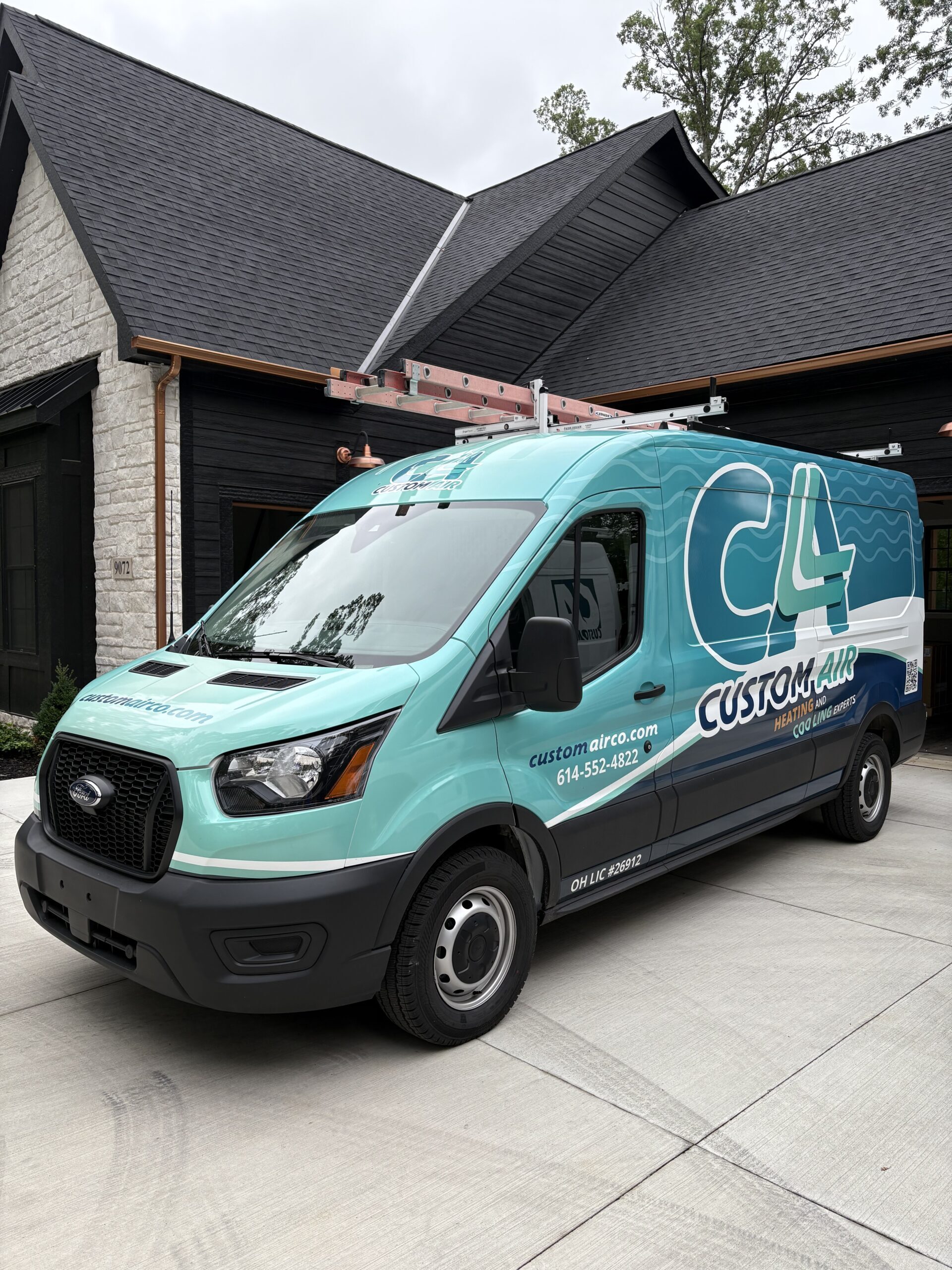 Custom Air HVAC truck providing air conditioning services in Columbus, Ohio
